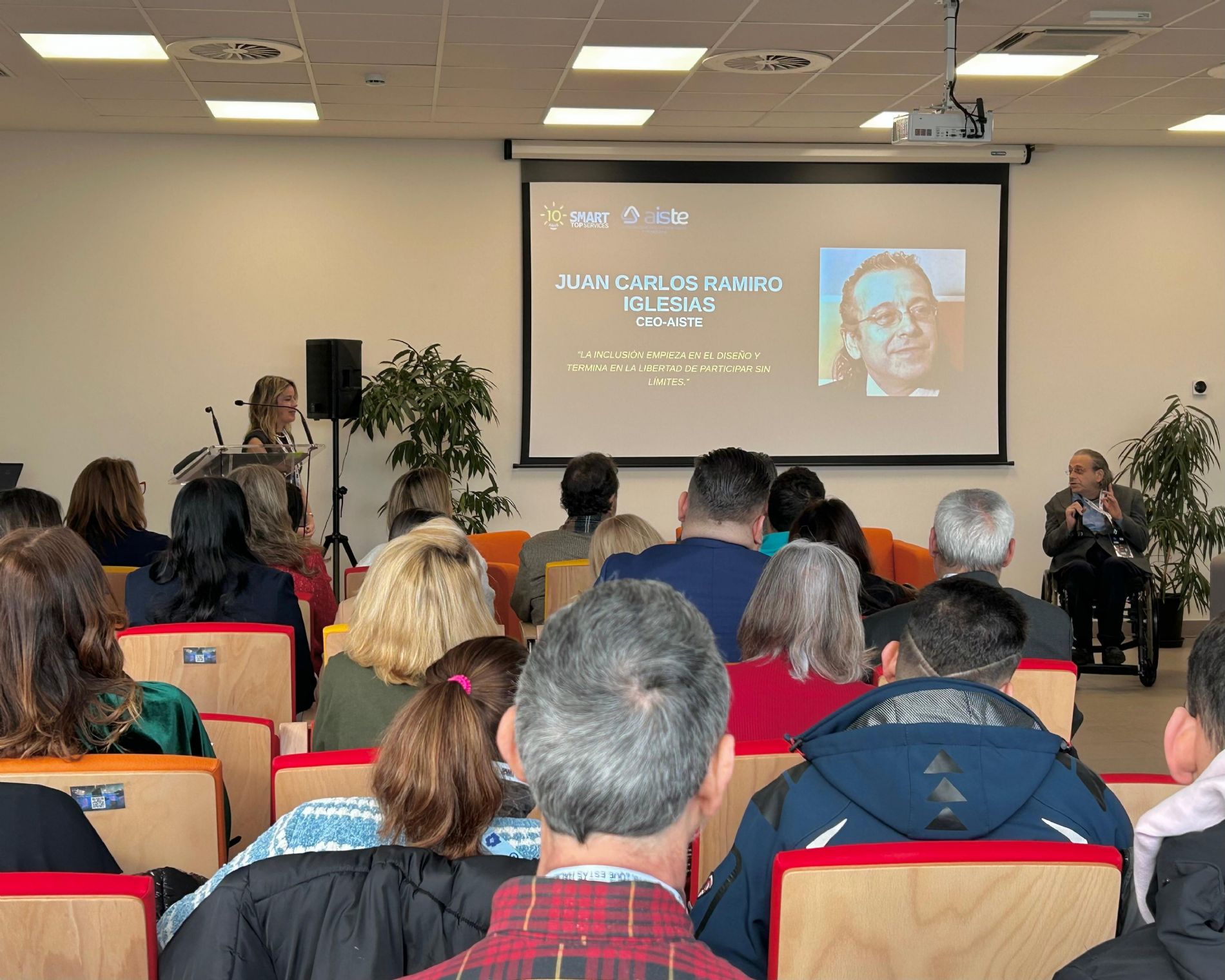 Juan Carlos Ramiro hablando