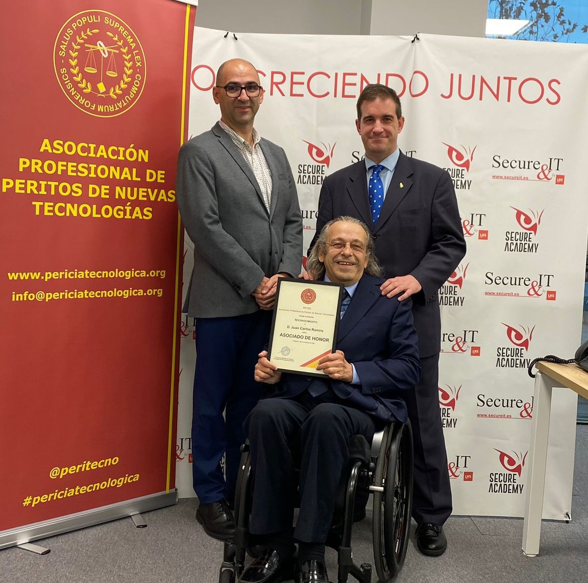 Juan Carlos Ramiro con el presidente de PETEC